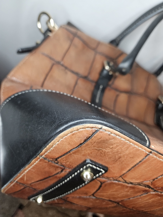 Vintage 90s Dooney And Bourke Croc Embossed Tan And Black Satchel GUC - Picture 9 of 15